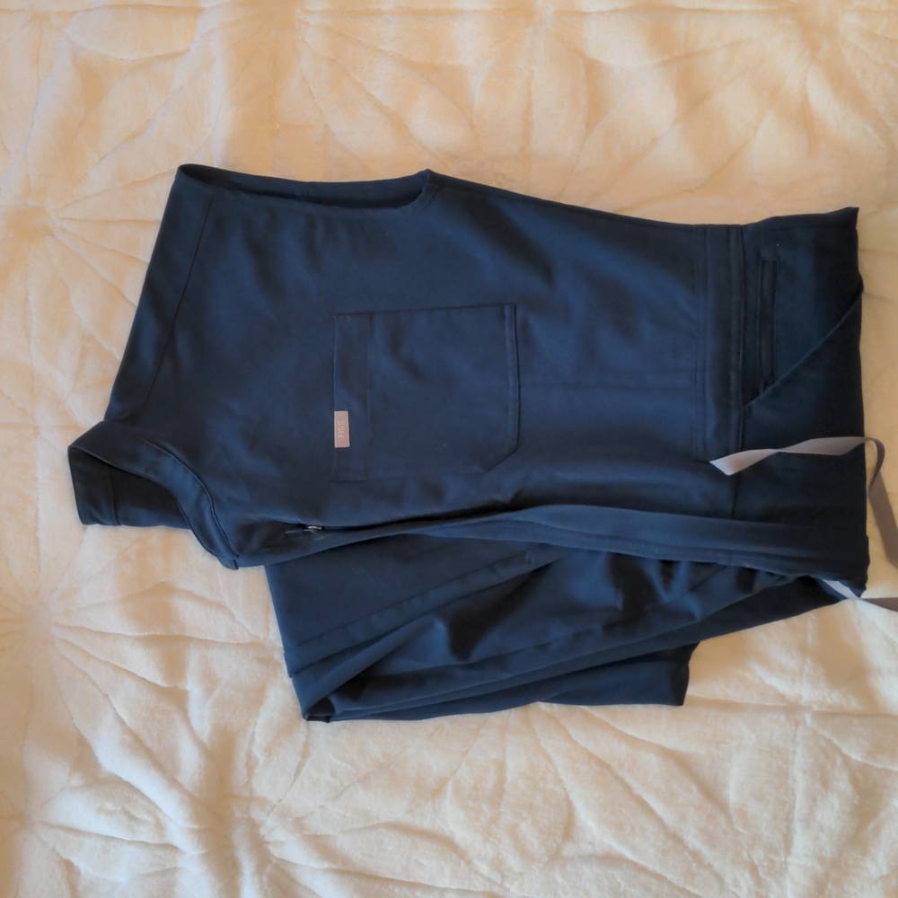 Figs scrub jumpsuit in dark harbor size M